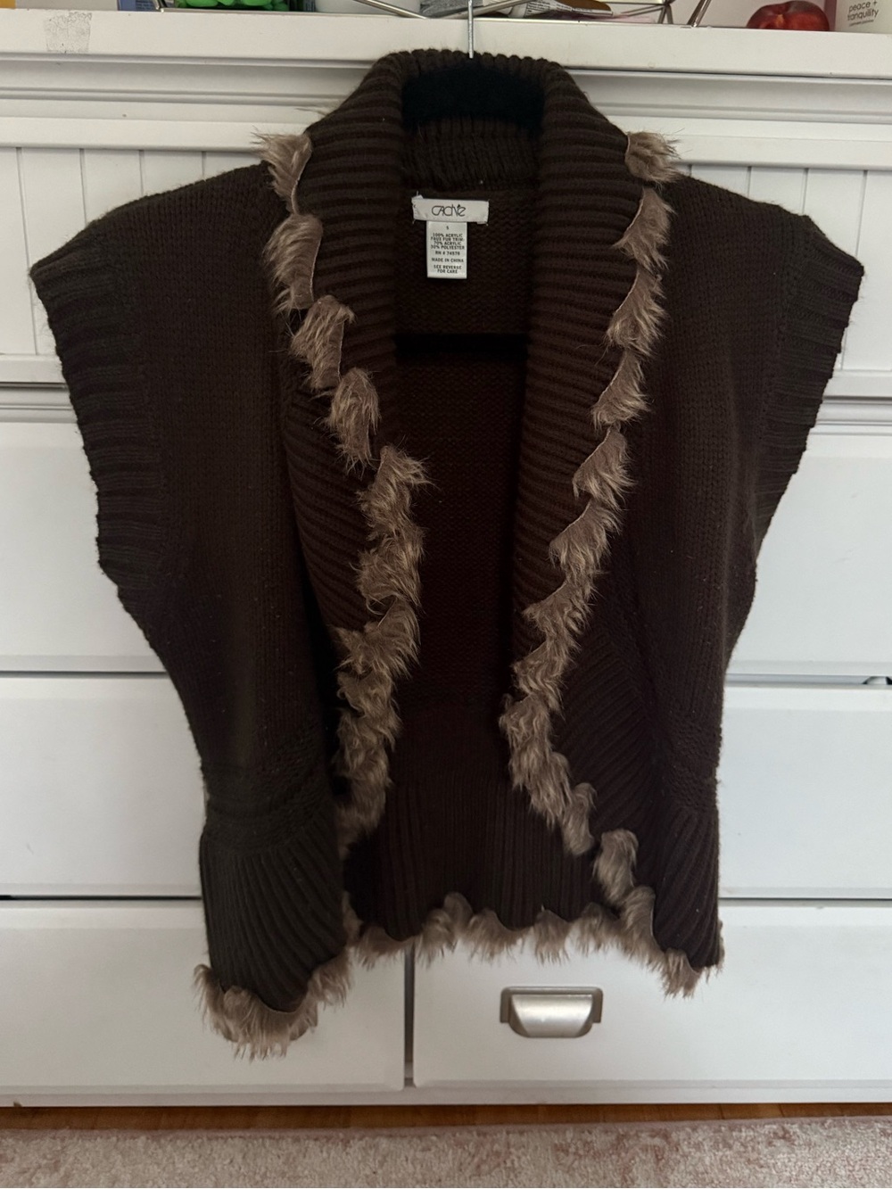 Vintage Cache Dark Brown Knit Sleeveless Cardigan with Faux-Fur Trim